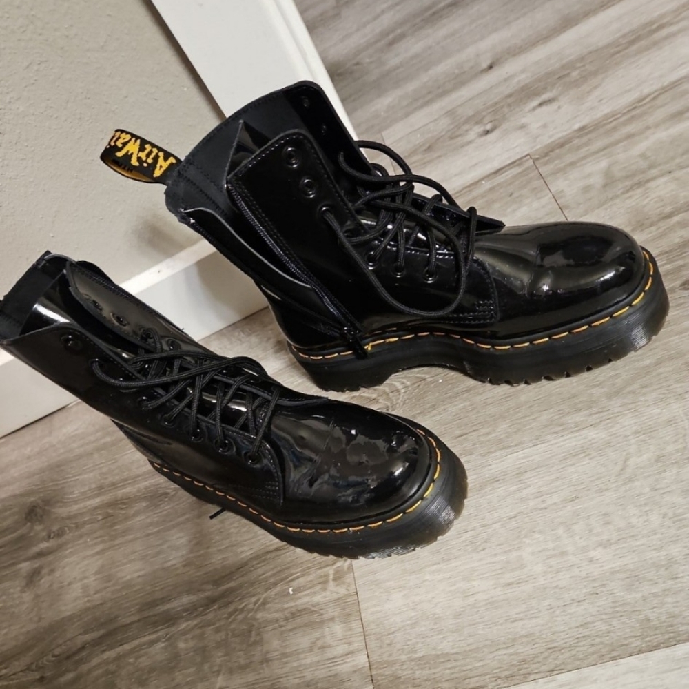 Dr. Martens Jadon black platform boot